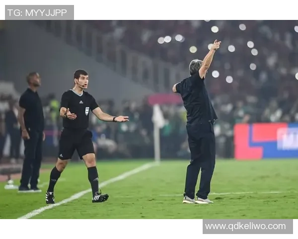 最懒的足球明星揭秘他是如何在赛场上轻松应对挑战的