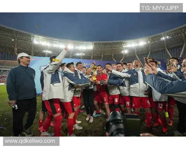 贵阳足球明星赛圆满落幕球迷热情高涨展现城市活力与团结精神 贵阳足球明星赛圆满落幕球迷热情高涨展现城市活力与团结精神